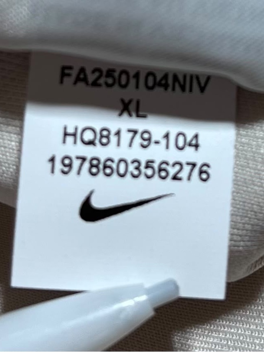 Nike Womens 24.7 Impossiblysoft Mid-Rise Loose 4” Shorts Size XL Light Cream - Picture 14 of 16